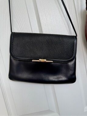 Vintage Gucci Black Leather Shoulder Bag with Gold Accent